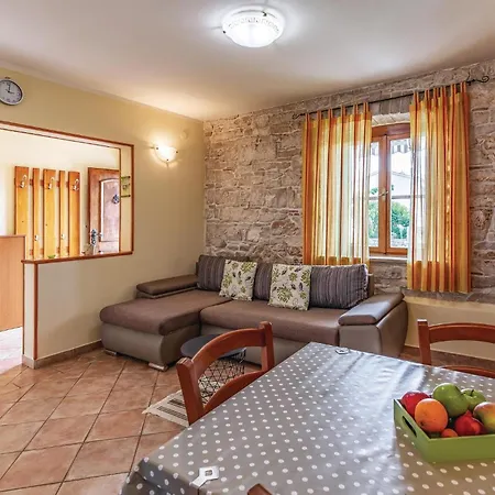 2 Bedroom Stunning In *